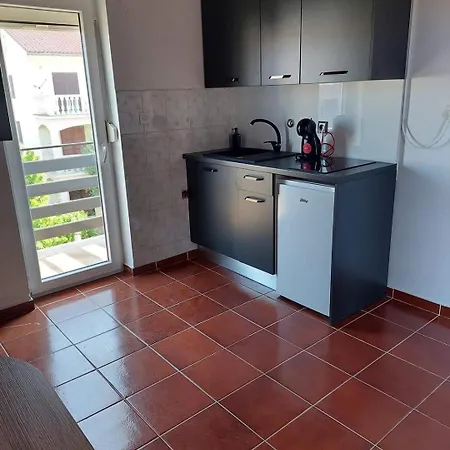 Suhi Brod Apartment *